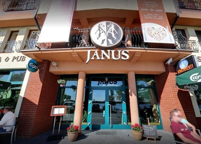 شقة & Restauracja Janus